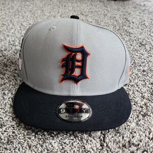 New Era Gray and Black 9FIFTY Snapback Cap